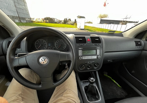 Volkswagen Golf cena 9500 przebieg: 293000, rok produkcji 2006 z Ostrołęka małe 137